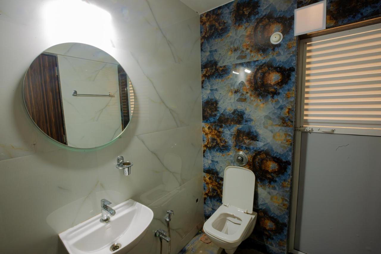 Albergue Covie Kharghar 200 Navi Mumbai Exterior foto